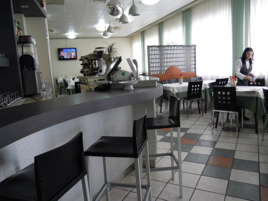 Hotel La Rosta Reggio Emilia Exteriör bild