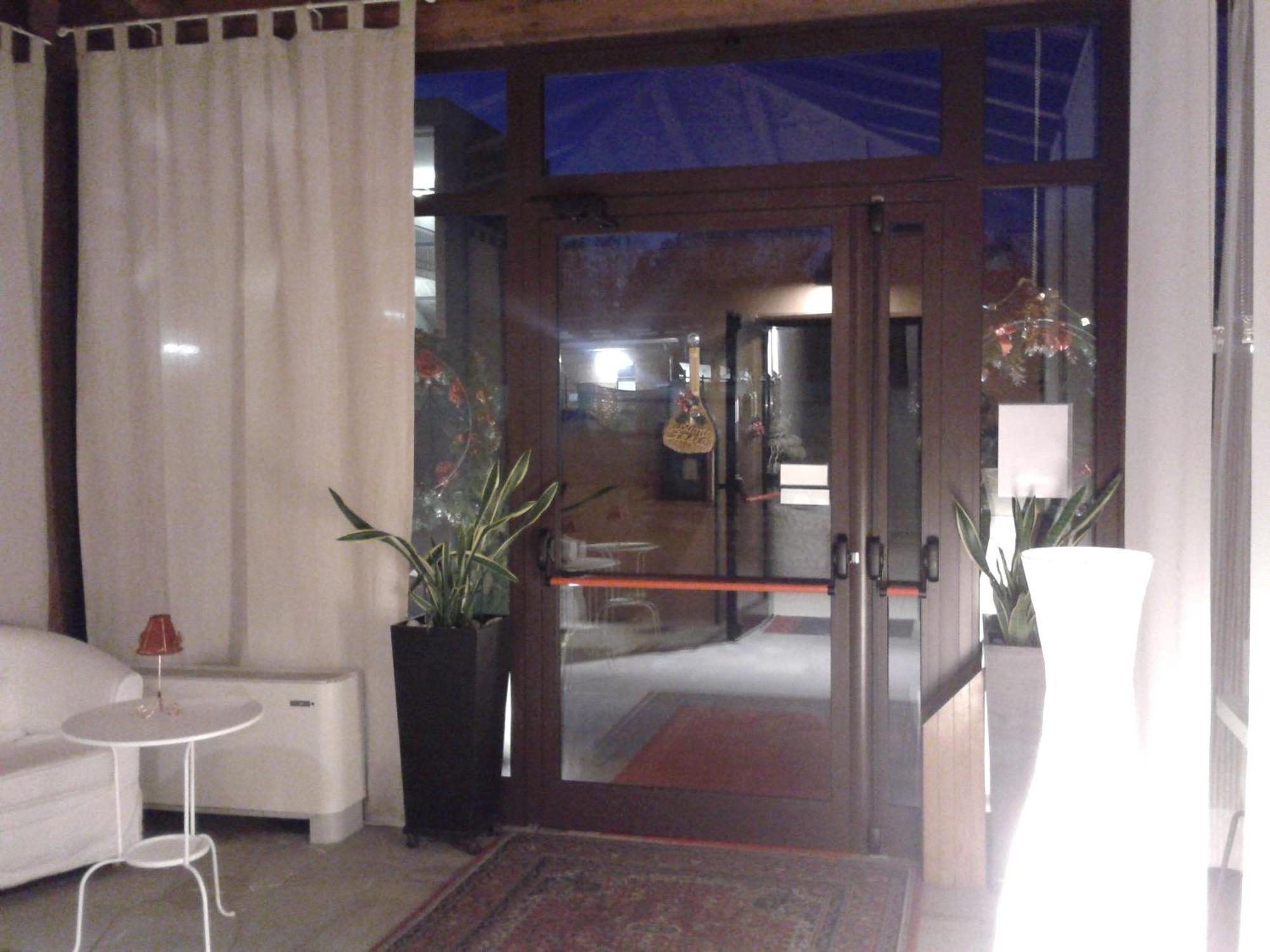 Hotel La Rosta Reggio Emilia Exteriör bild