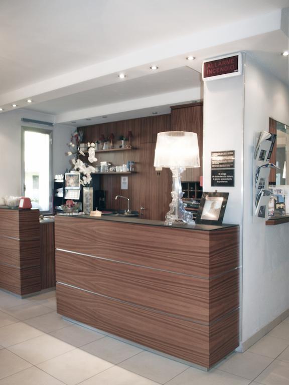 Hotel La Rosta Reggio Emilia Exteriör bild