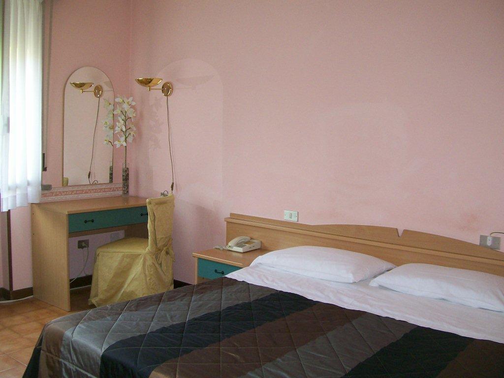 Hotel La Rosta Reggio Emilia Exteriör bild