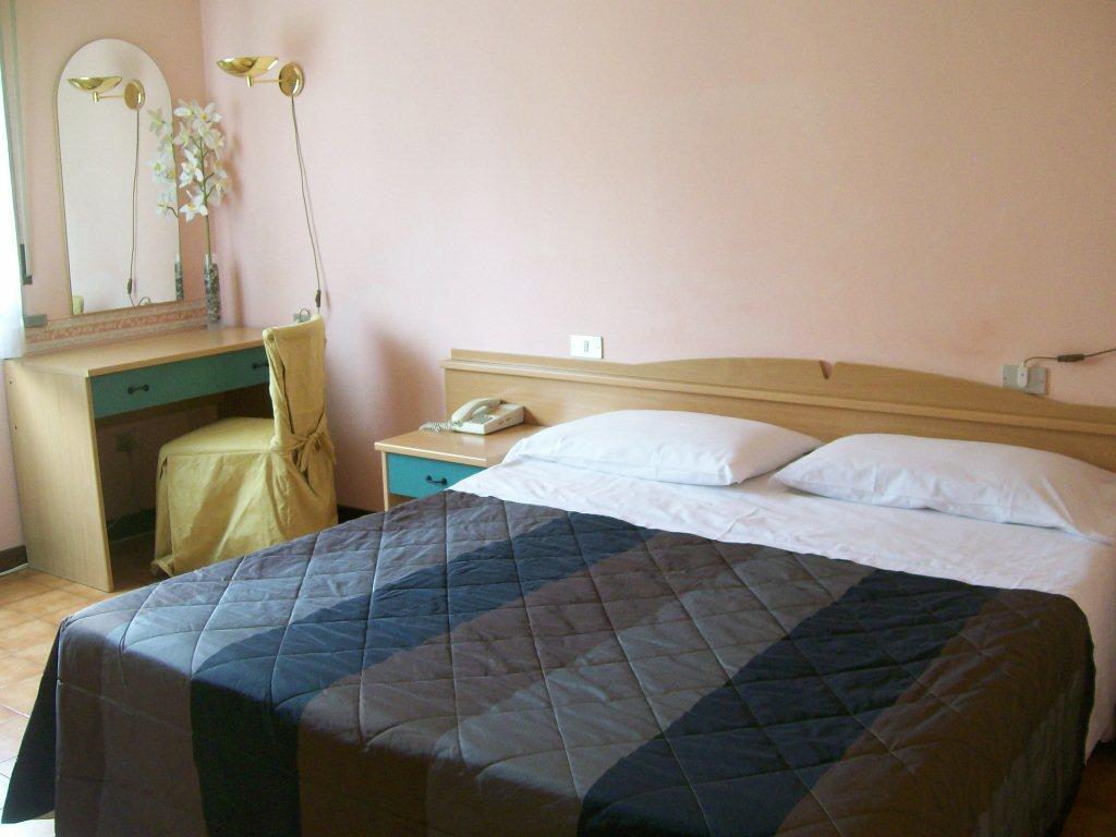 Hotel La Rosta Reggio Emilia Exteriör bild