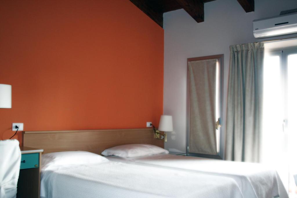 Hotel La Rosta Reggio Emilia Rum bild